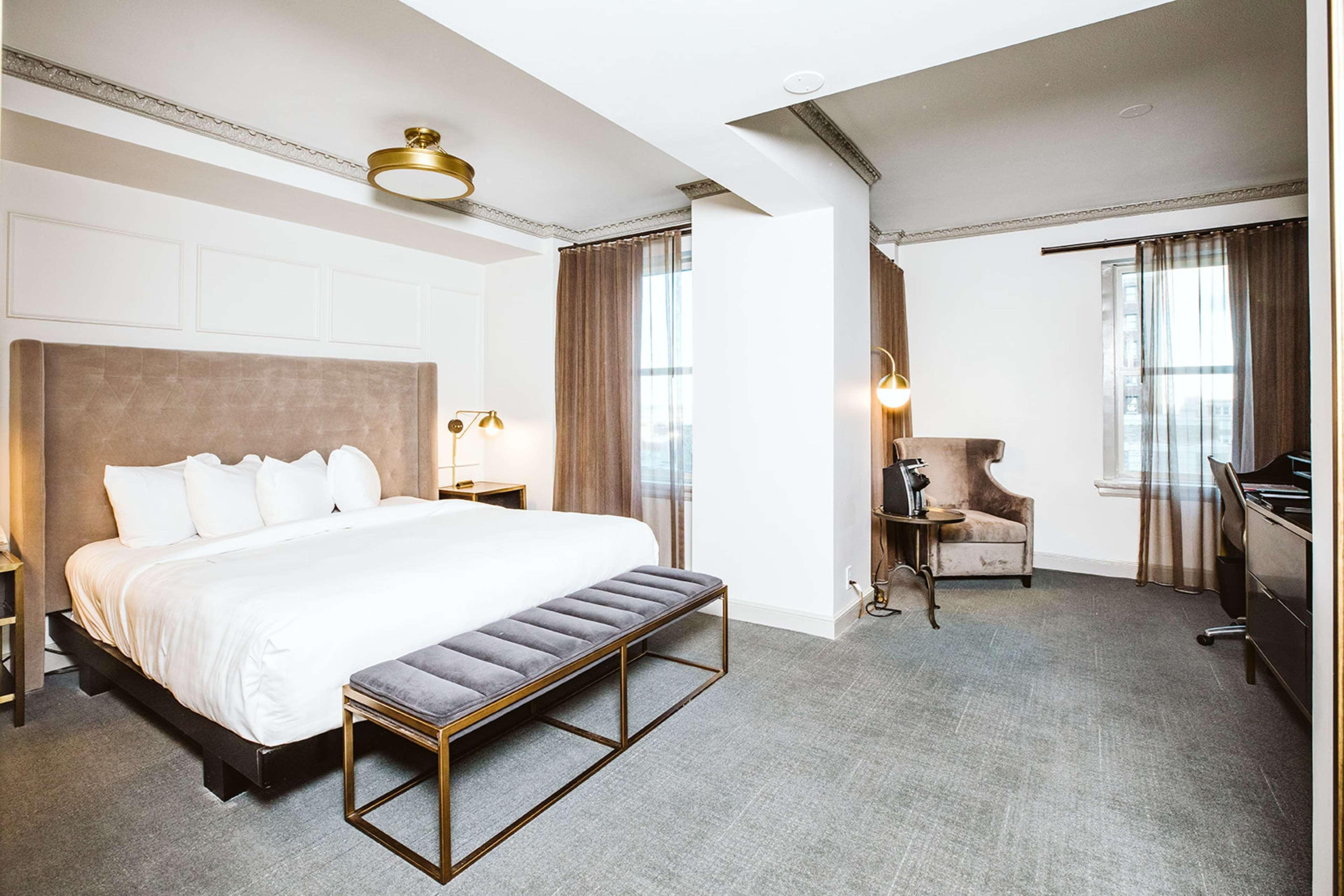 Hotel Phillips Kansas City, Curio Collection By Hilton Екстериор снимка