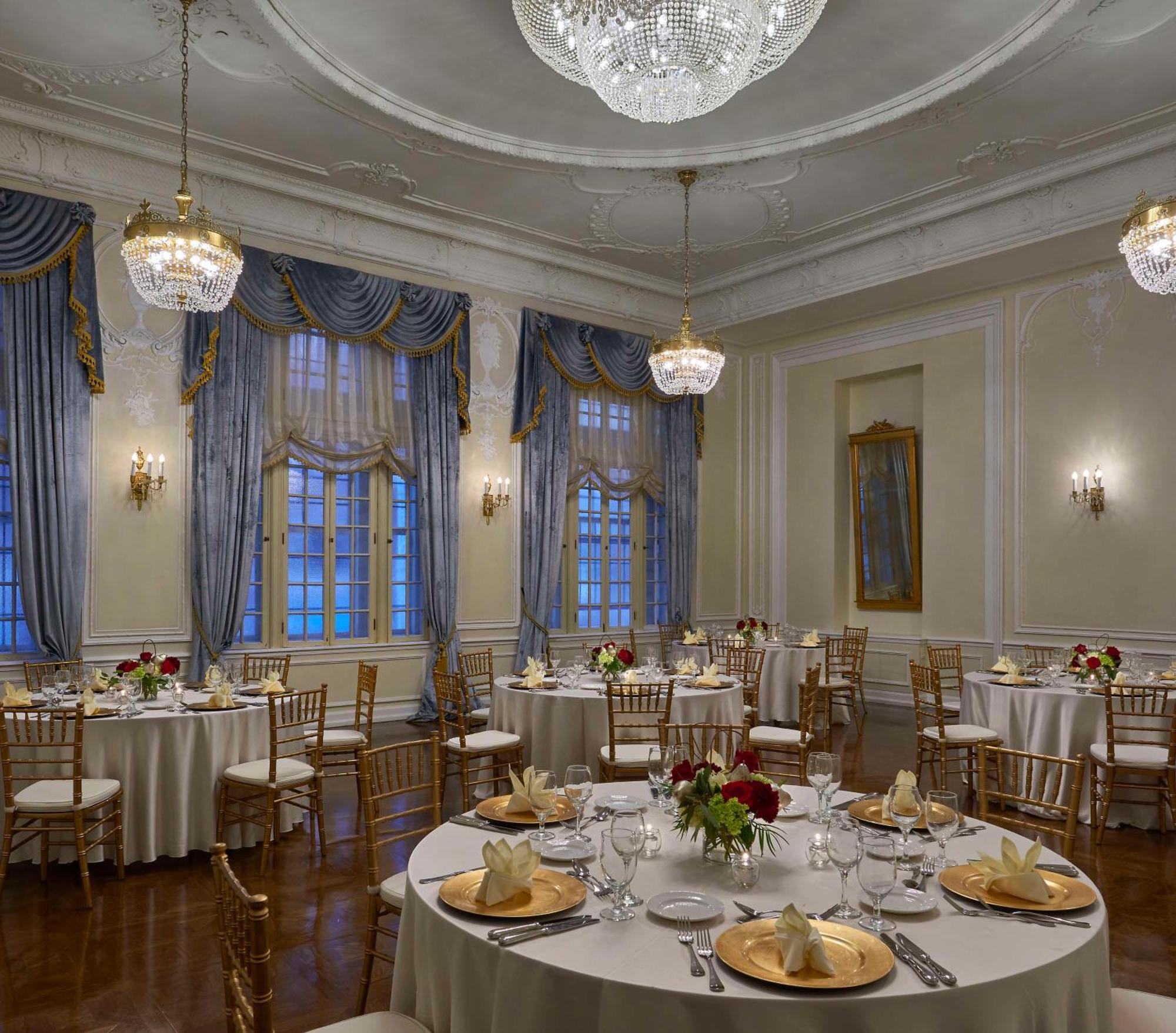 Hotel Phillips Kansas City, Curio Collection By Hilton Екстериор снимка
