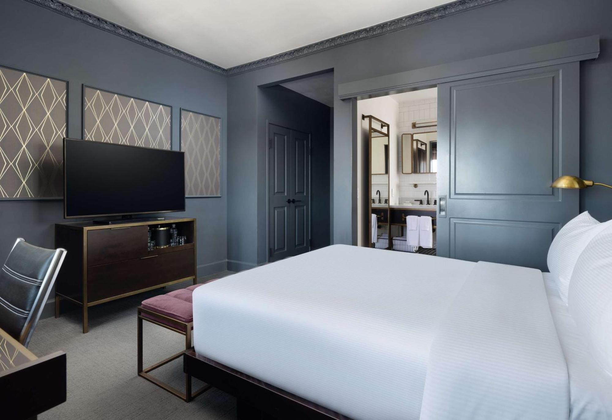 Hotel Phillips Kansas City, Curio Collection By Hilton Екстериор снимка