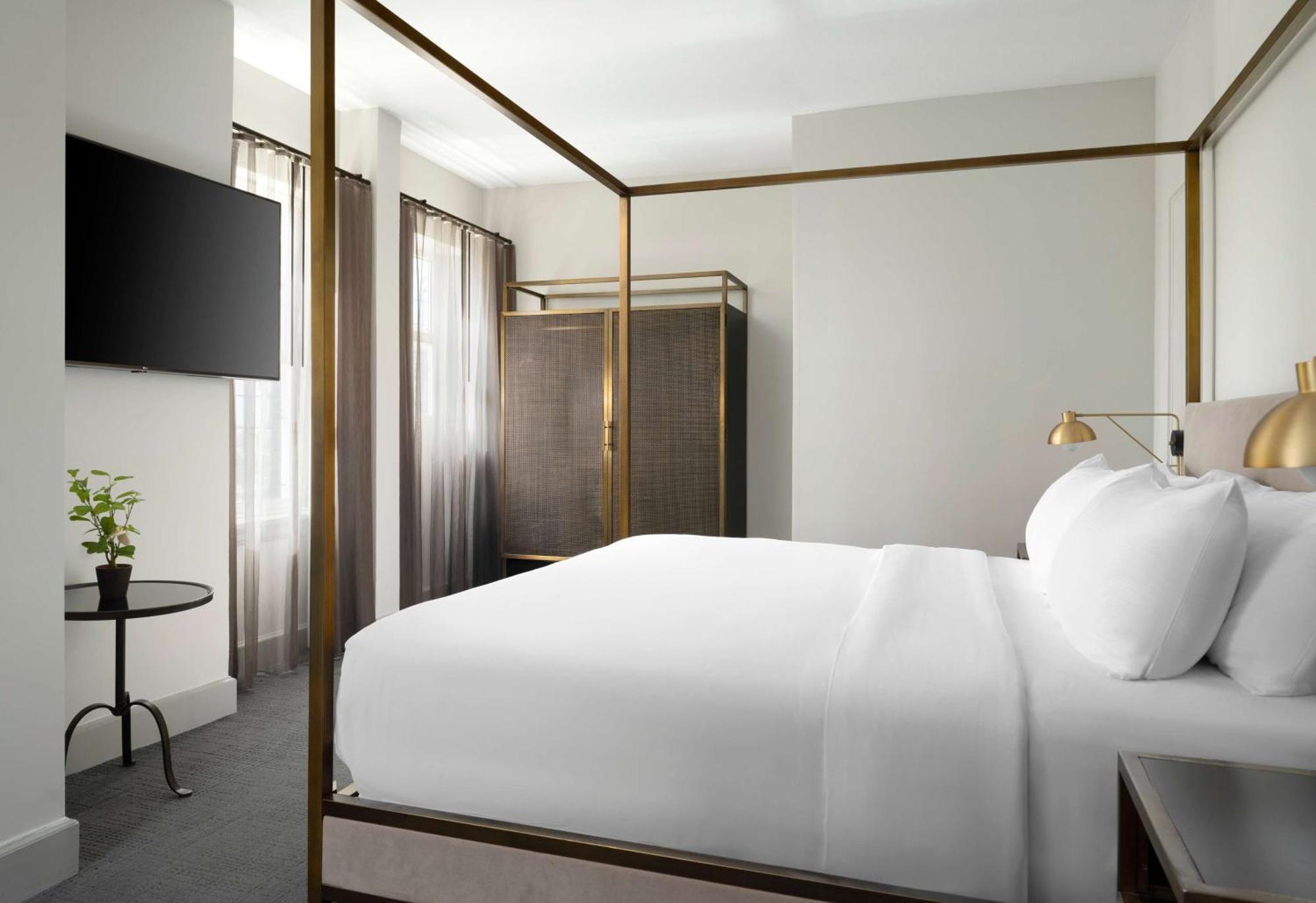Hotel Phillips Kansas City, Curio Collection By Hilton Екстериор снимка