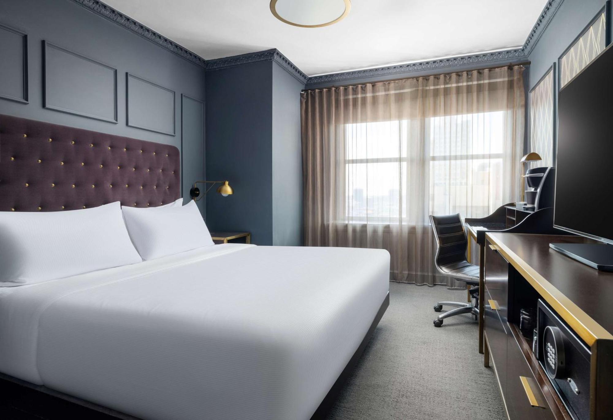 Hotel Phillips Kansas City, Curio Collection By Hilton Екстериор снимка