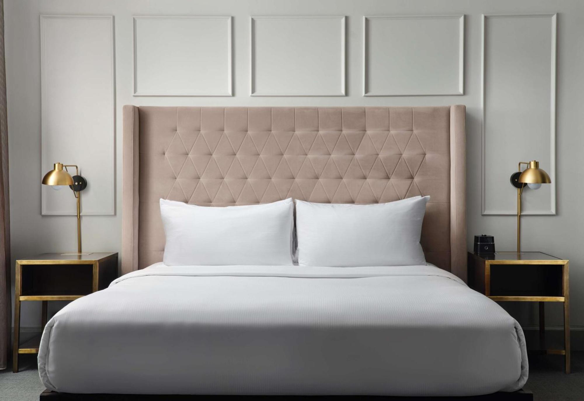 Hotel Phillips Kansas City, Curio Collection By Hilton Екстериор снимка