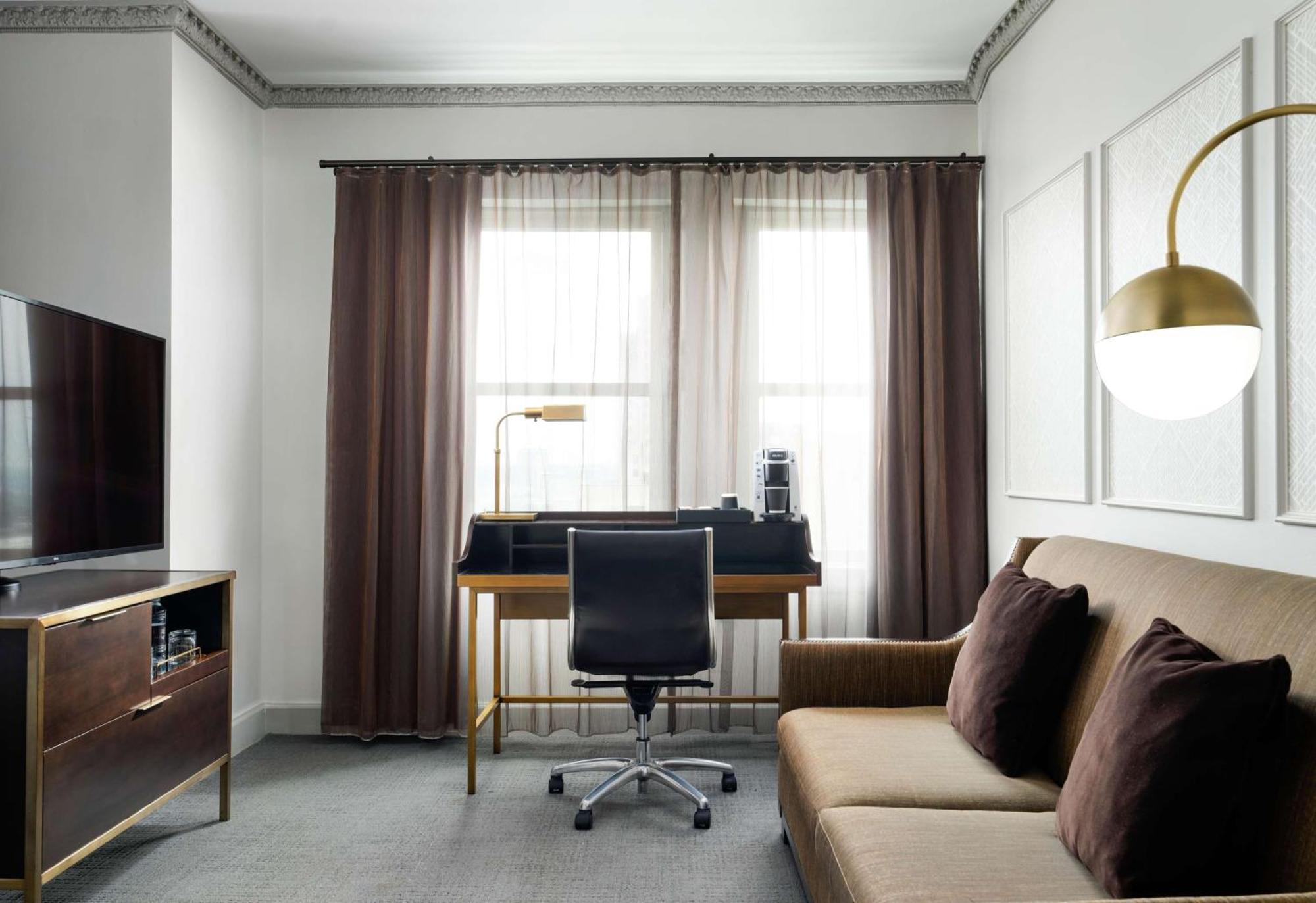 Hotel Phillips Kansas City, Curio Collection By Hilton Екстериор снимка