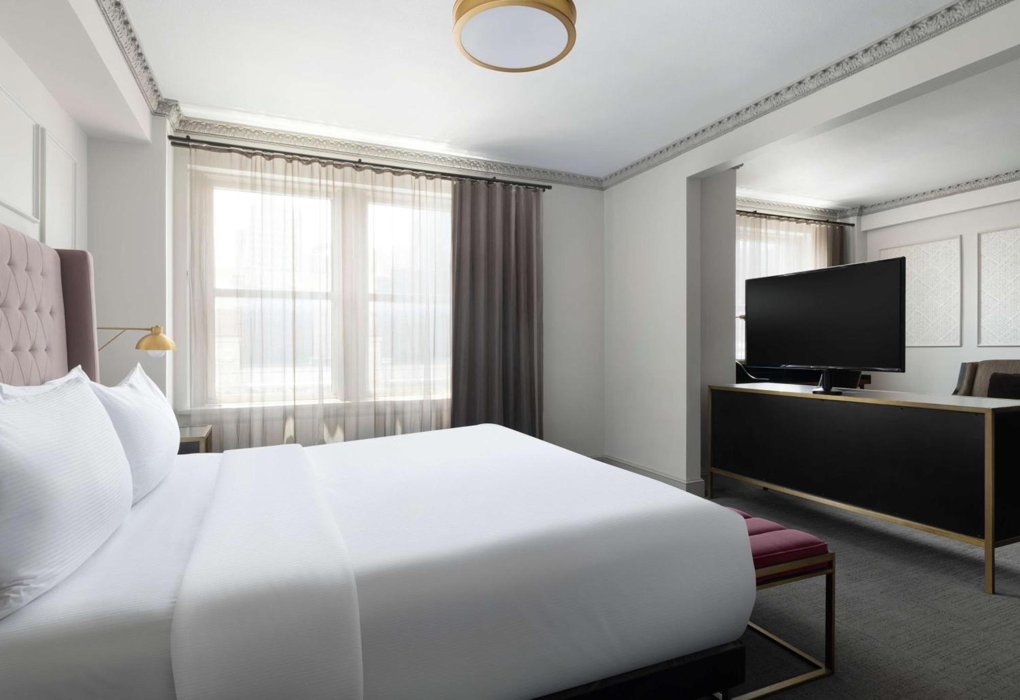 Hotel Phillips Kansas City, Curio Collection By Hilton Екстериор снимка