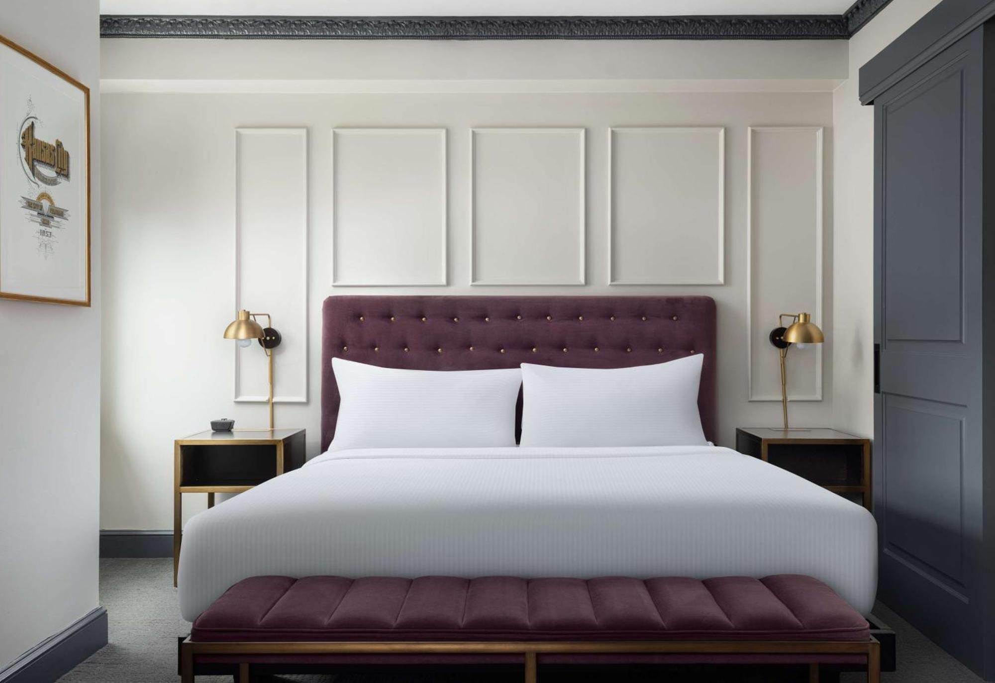 Hotel Phillips Kansas City, Curio Collection By Hilton Екстериор снимка