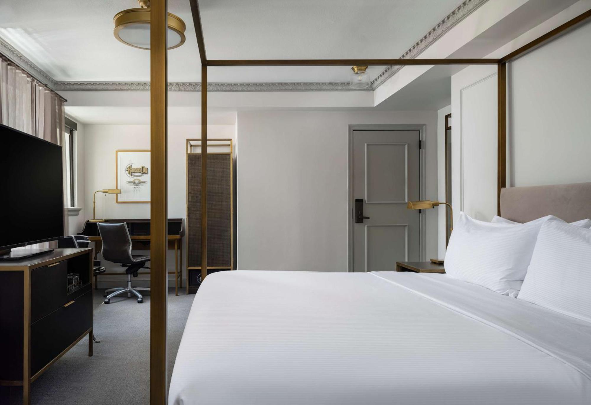 Hotel Phillips Kansas City, Curio Collection By Hilton Екстериор снимка