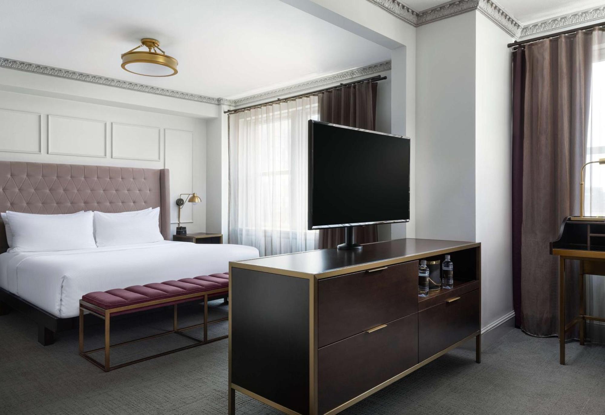 Hotel Phillips Kansas City, Curio Collection By Hilton Екстериор снимка