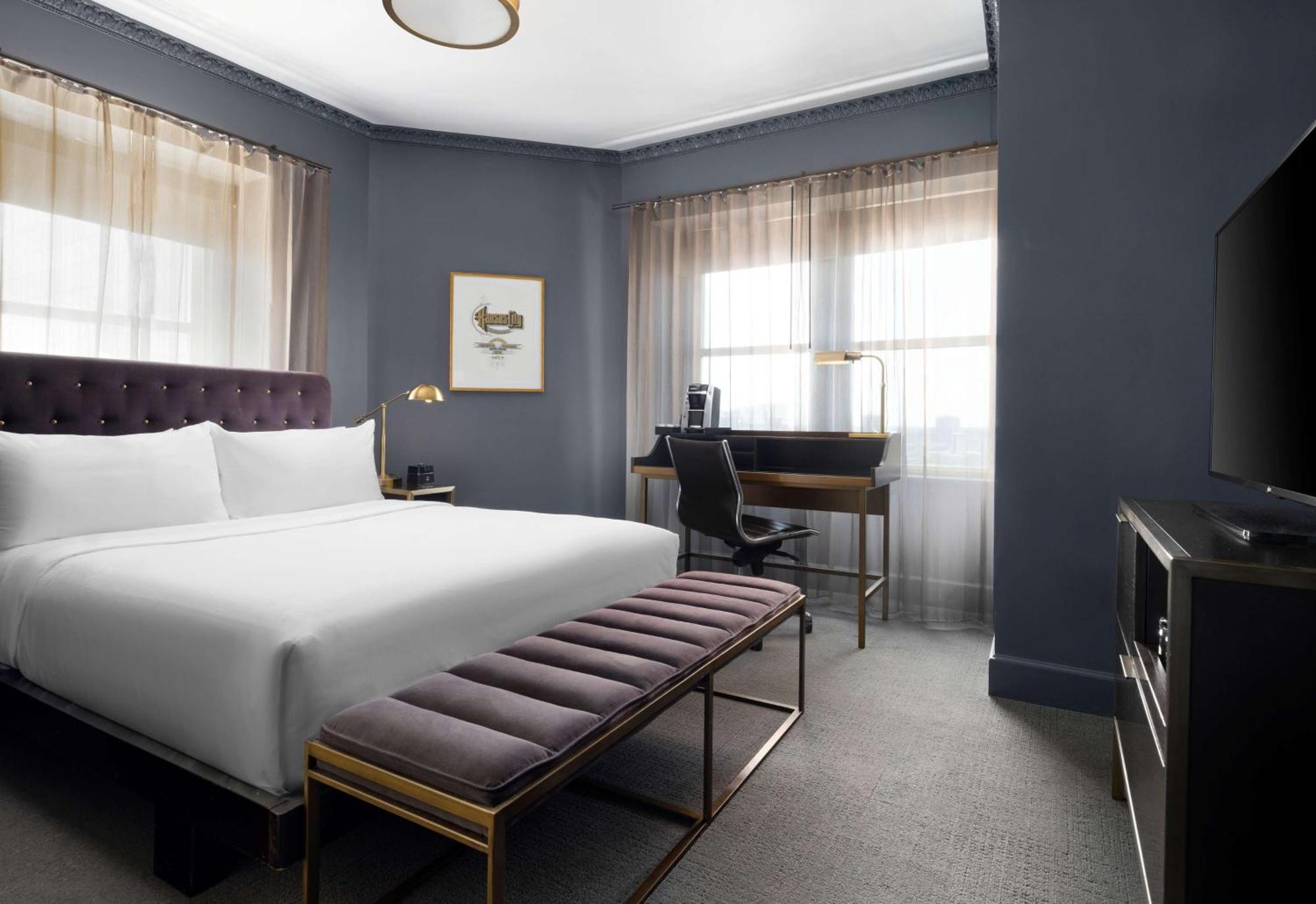 Hotel Phillips Kansas City, Curio Collection By Hilton Екстериор снимка