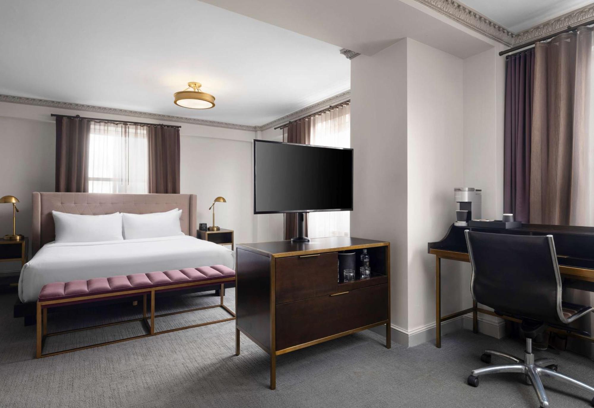 Hotel Phillips Kansas City, Curio Collection By Hilton Екстериор снимка