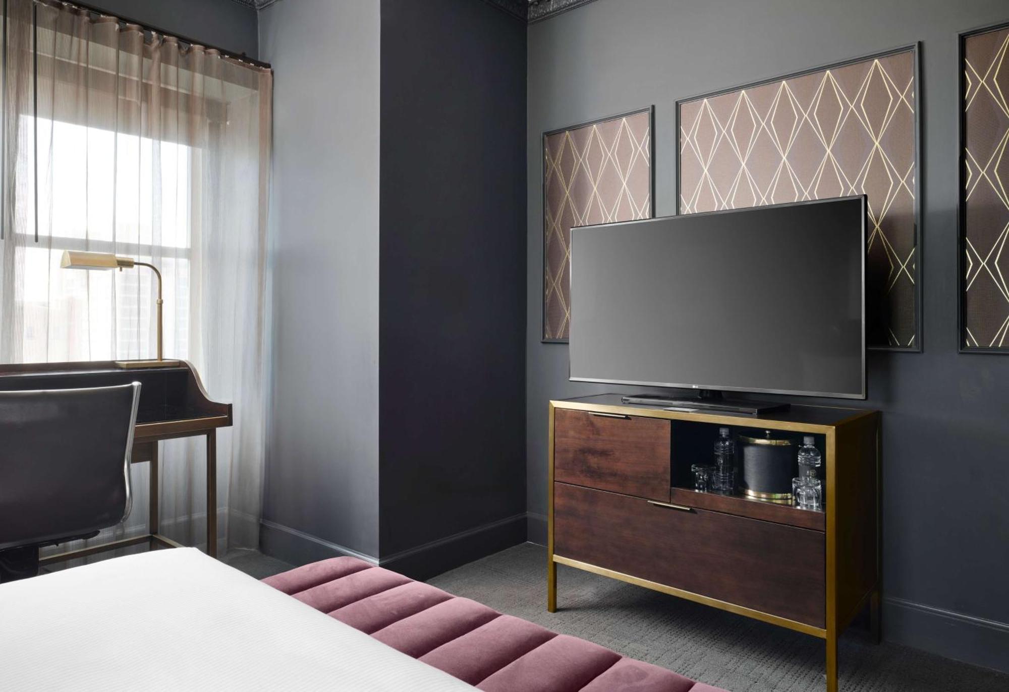 Hotel Phillips Kansas City, Curio Collection By Hilton Екстериор снимка