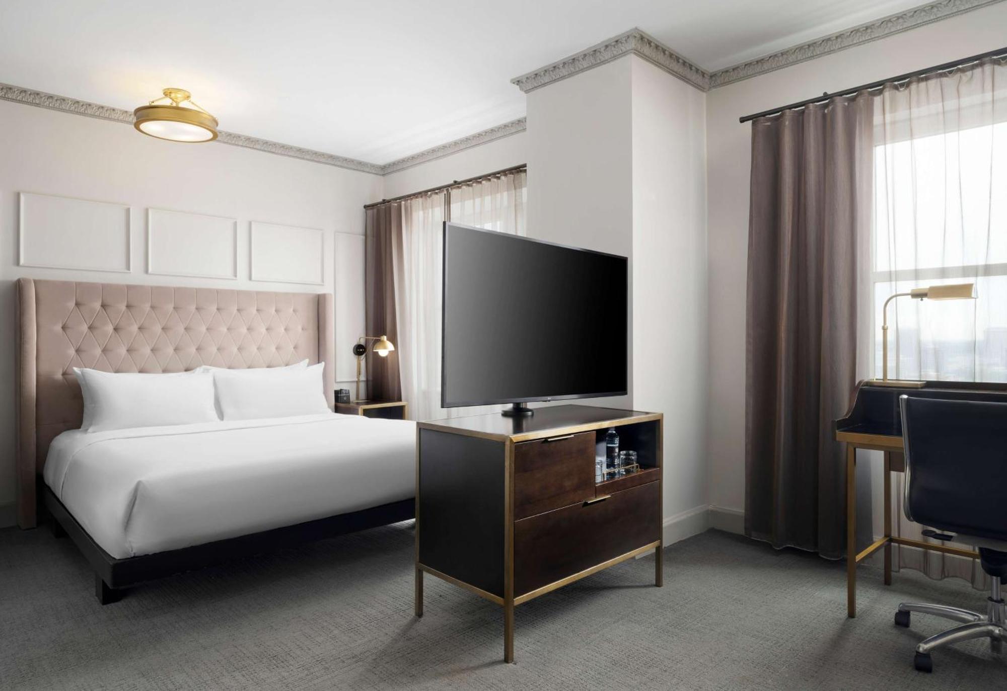 Hotel Phillips Kansas City, Curio Collection By Hilton Екстериор снимка